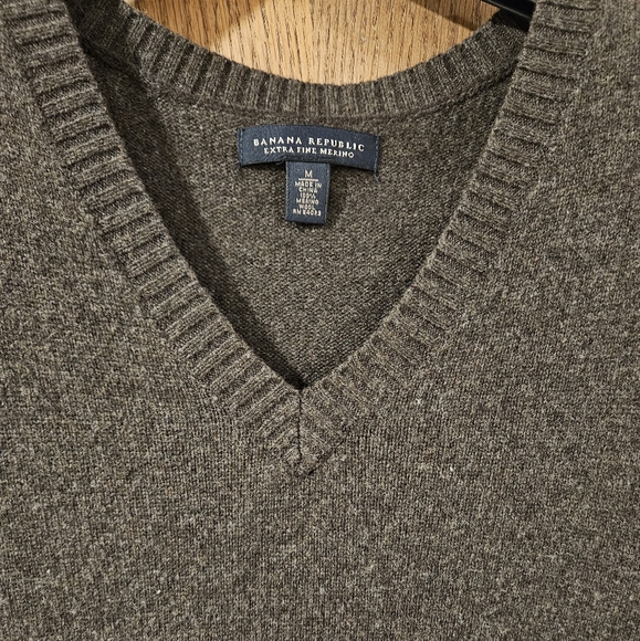 Banana Republic brown extra fine merino wool sweater vest - Picture 4 of 6